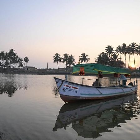 Hotel Reunion Ocean Tides Udupi Esterno foto