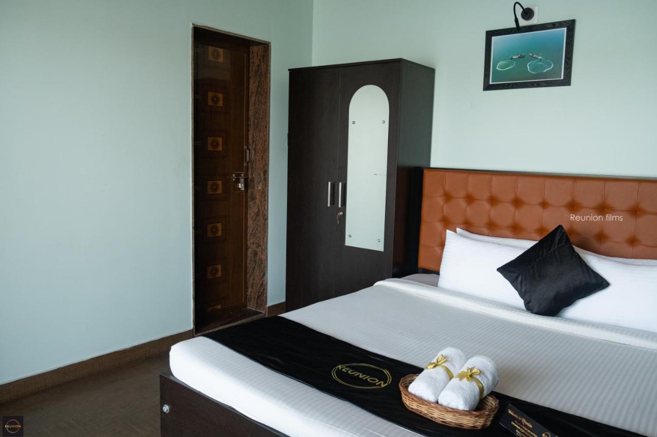 Hotel Reunion Ocean Tides Udupi Esterno foto