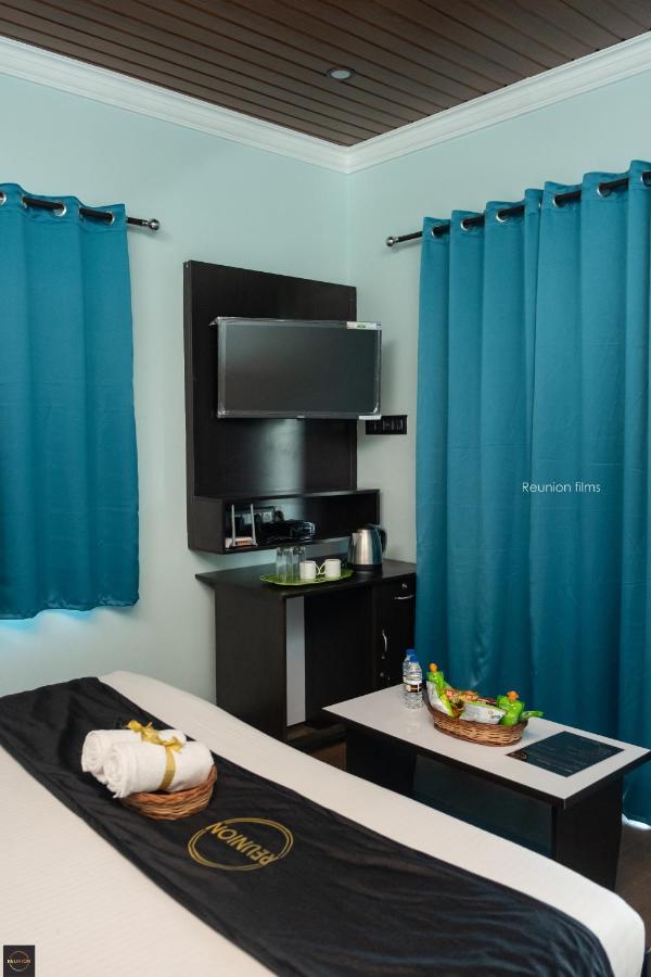 Hotel Reunion Ocean Tides Udupi Esterno foto