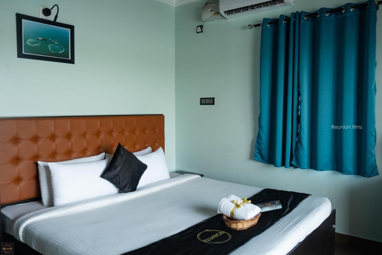 Hotel Reunion Ocean Tides Udupi Esterno foto
