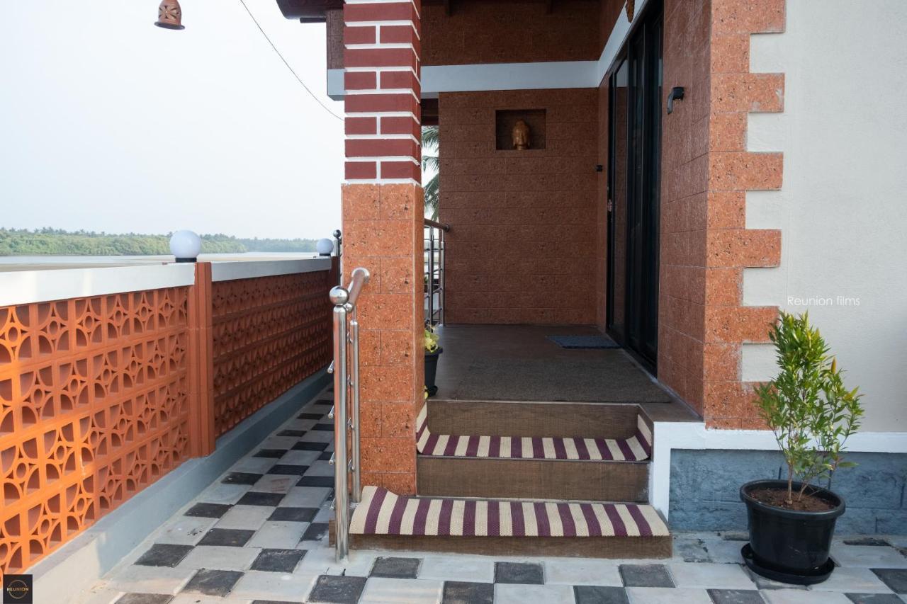 Hotel Reunion Ocean Tides Udupi Esterno foto