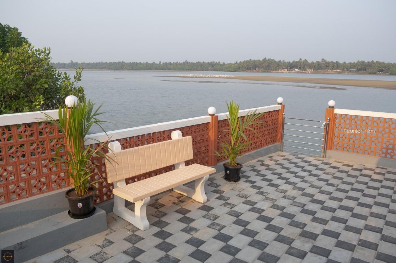 Hotel Reunion Ocean Tides Udupi Esterno foto
