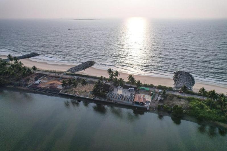 Hotel Reunion Ocean Tides Udupi Esterno foto