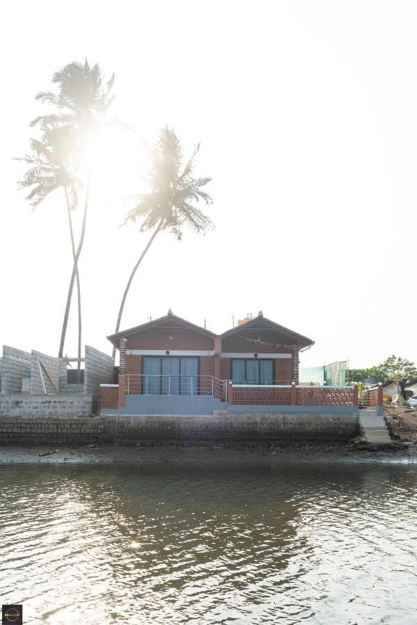 Hotel Reunion Ocean Tides Udupi Esterno foto