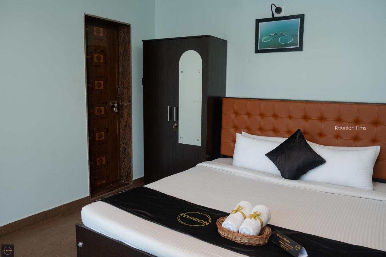 Hotel Reunion Ocean Tides Udupi Esterno foto