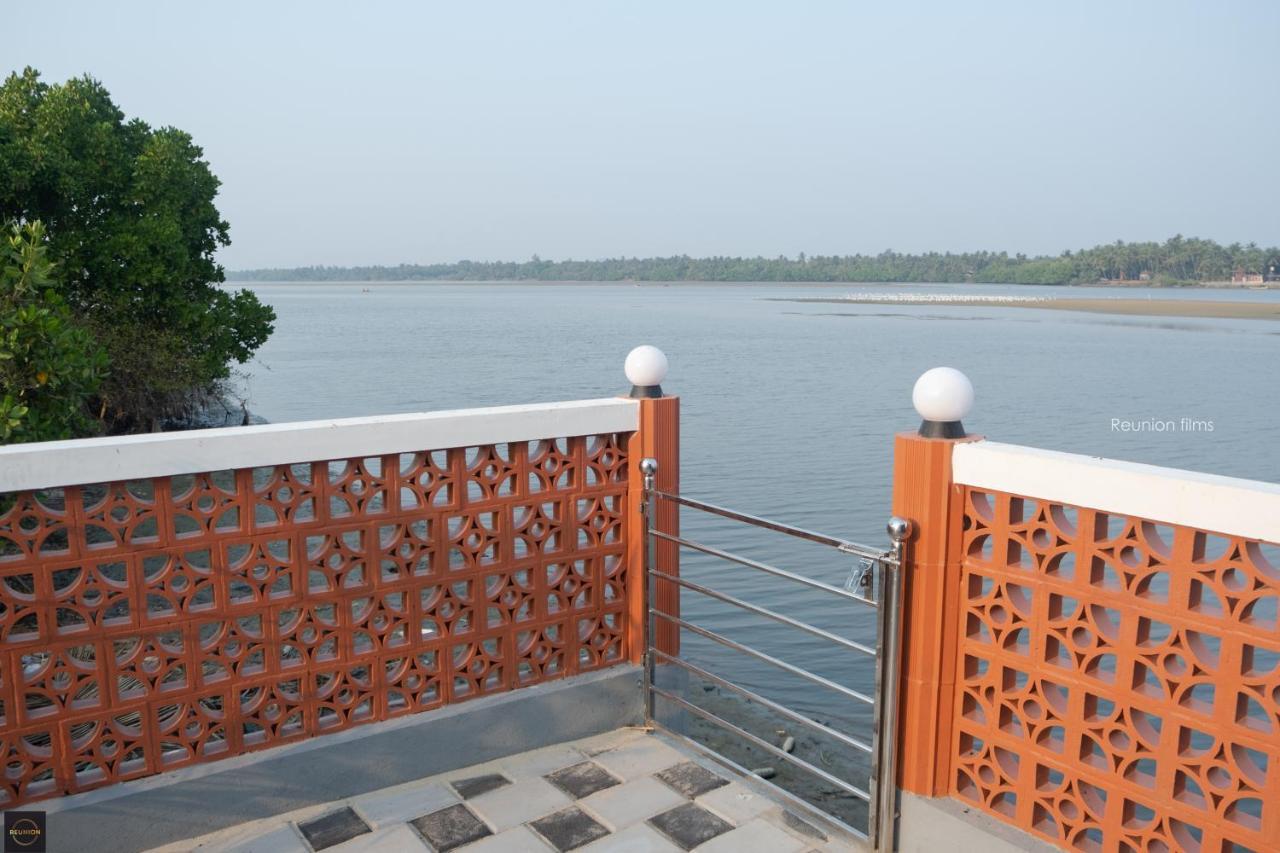 Hotel Reunion Ocean Tides Udupi Esterno foto