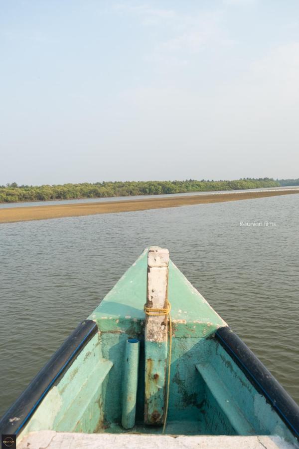 Hotel Reunion Ocean Tides Udupi Esterno foto