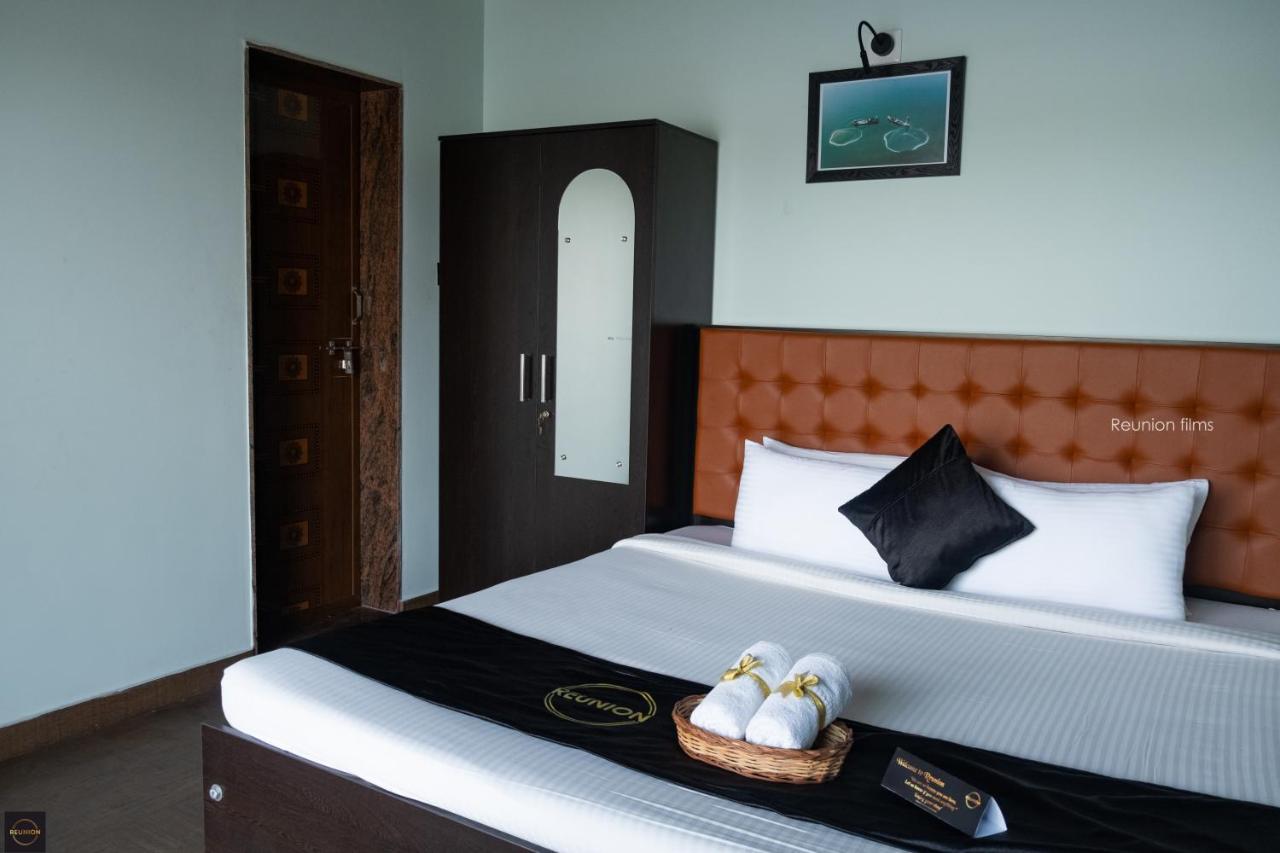 Hotel Reunion Ocean Tides Udupi Esterno foto