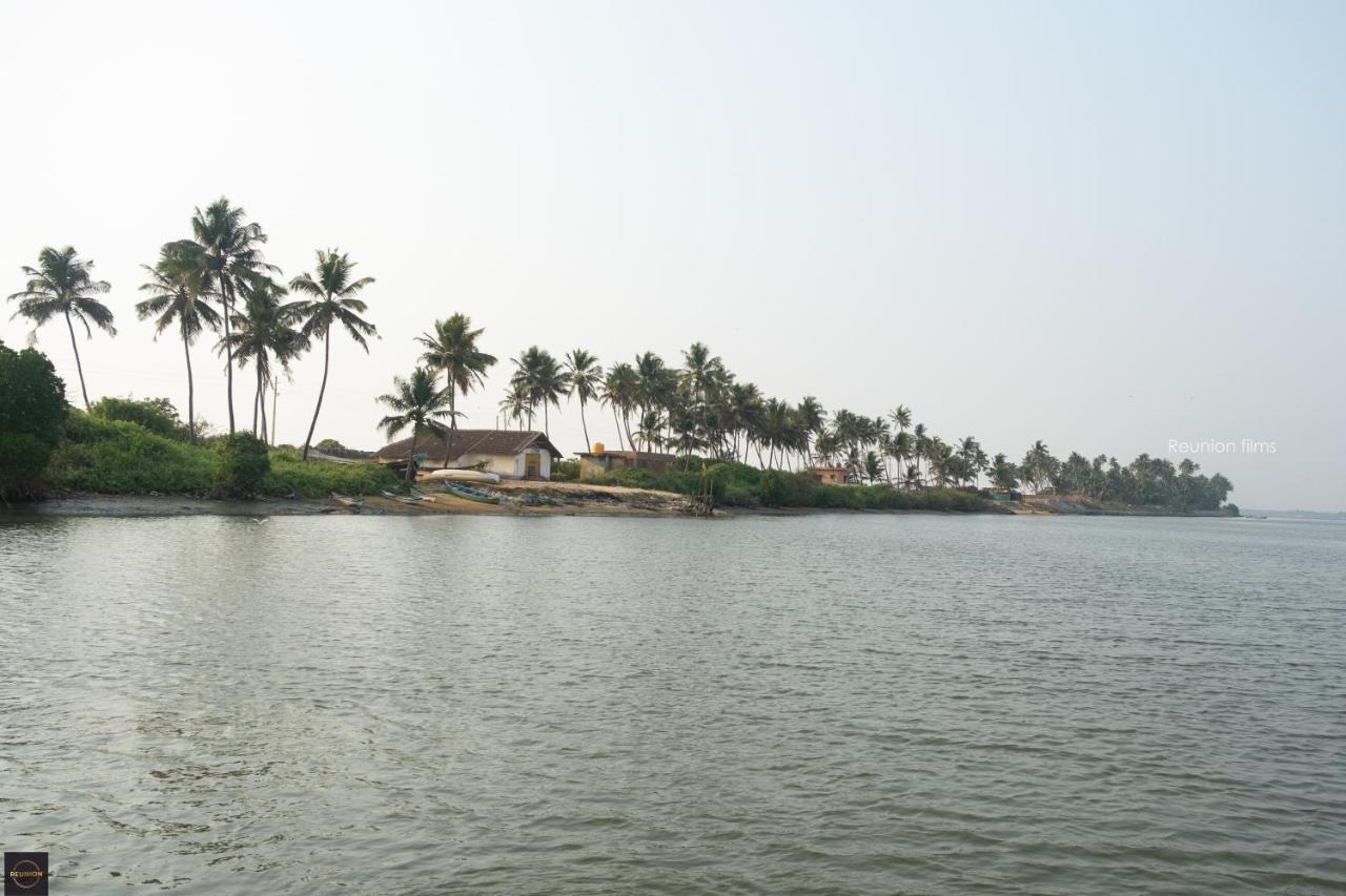 Hotel Reunion Ocean Tides Udupi Esterno foto