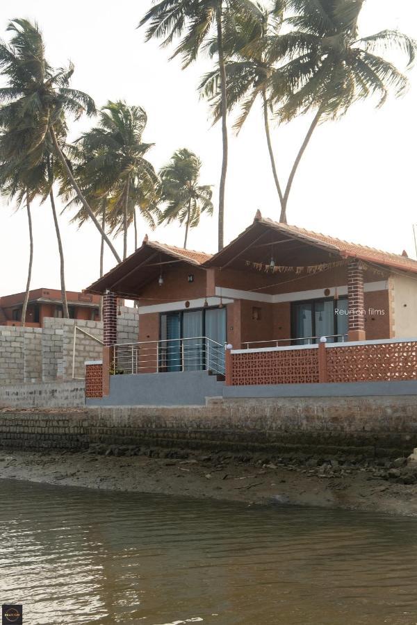 Hotel Reunion Ocean Tides Udupi Esterno foto