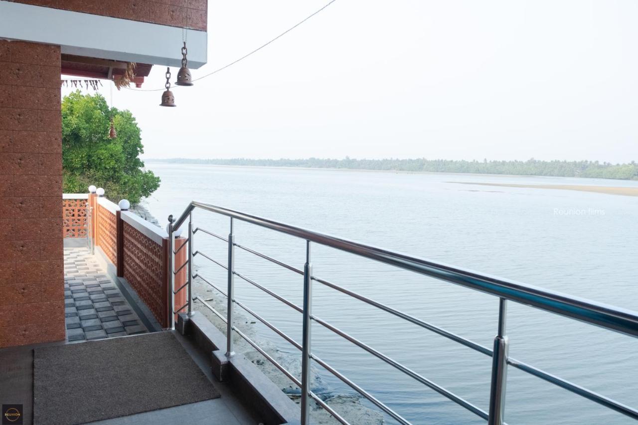 Hotel Reunion Ocean Tides Udupi Esterno foto