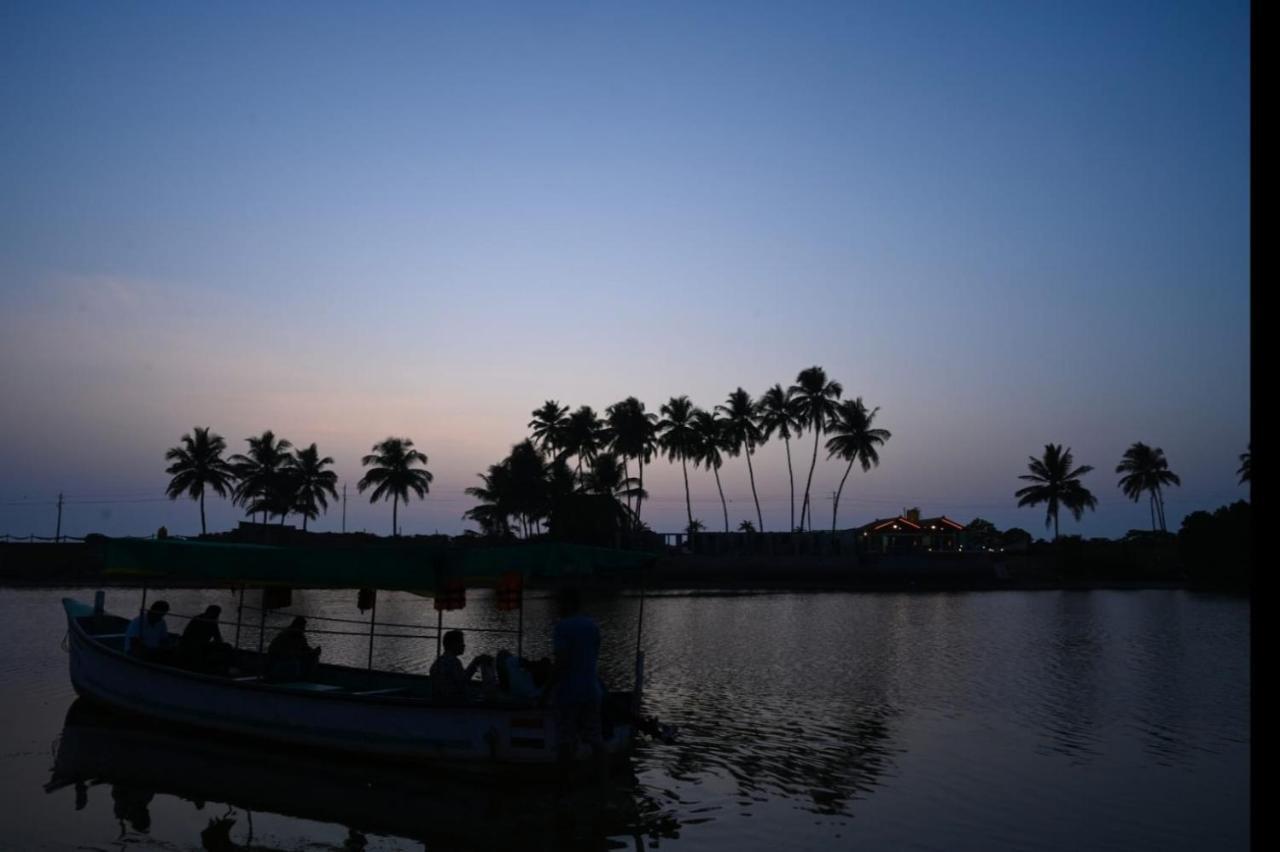 Hotel Reunion Ocean Tides Udupi Esterno foto